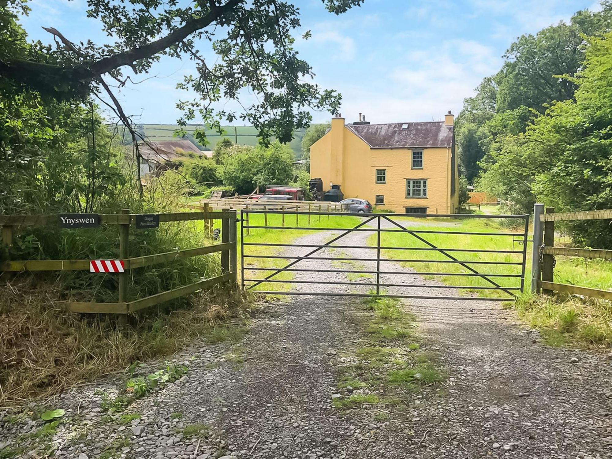 Villa Ynywsen Dairy Flat à Llanfynydd Extérieur photo
